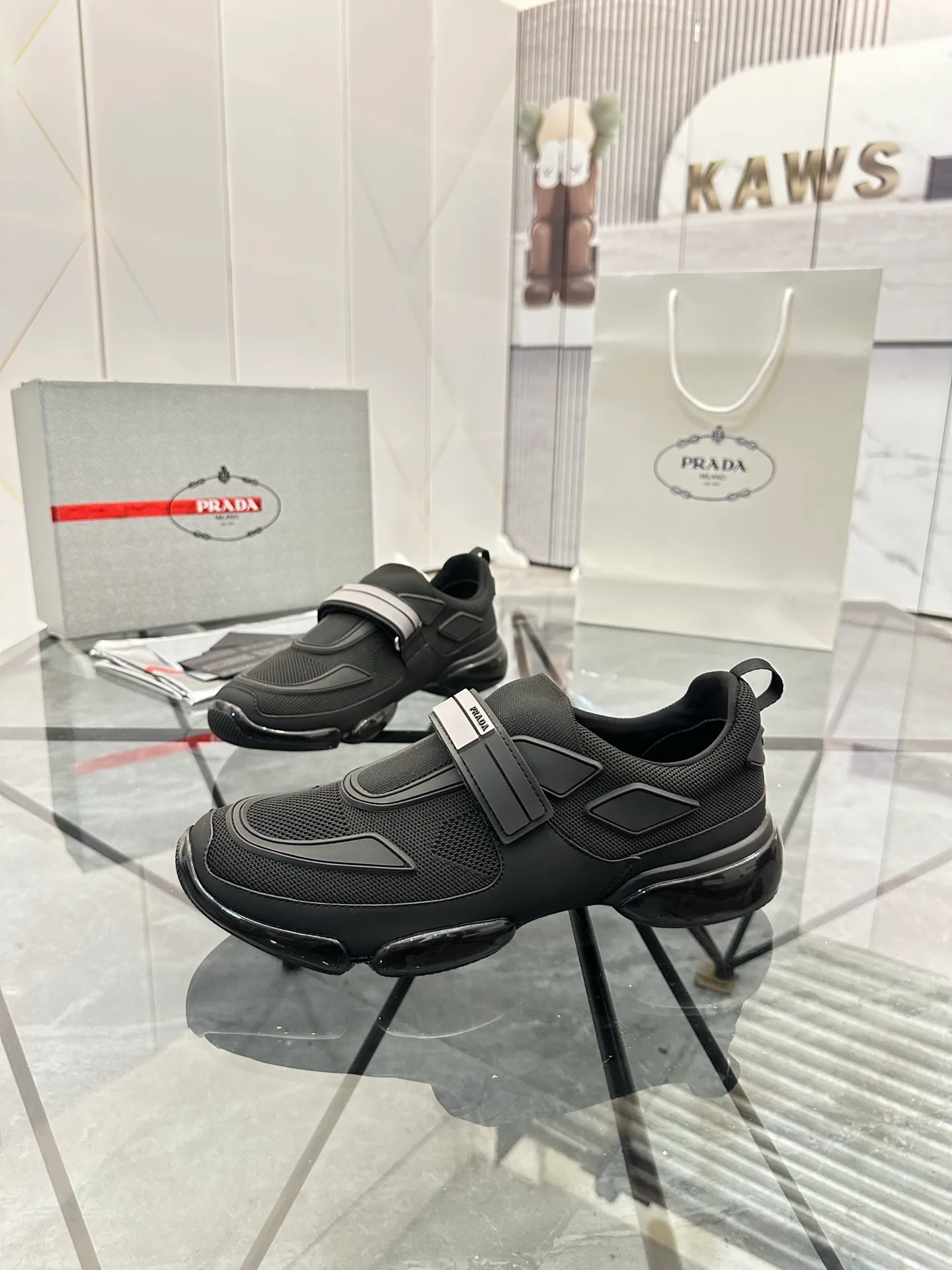 Men's shoes for sale 💰: 💰P500¥ High-end top quality Product trademark: Prada *"Prada*" low-top casual shoes Regular size: 38-45 (can be customized to 46) One size larger Product materials: imported breathable fly weave upper, professional glue-making process, breathable lining, cowhide foot pads, original outsole. No.: 001
